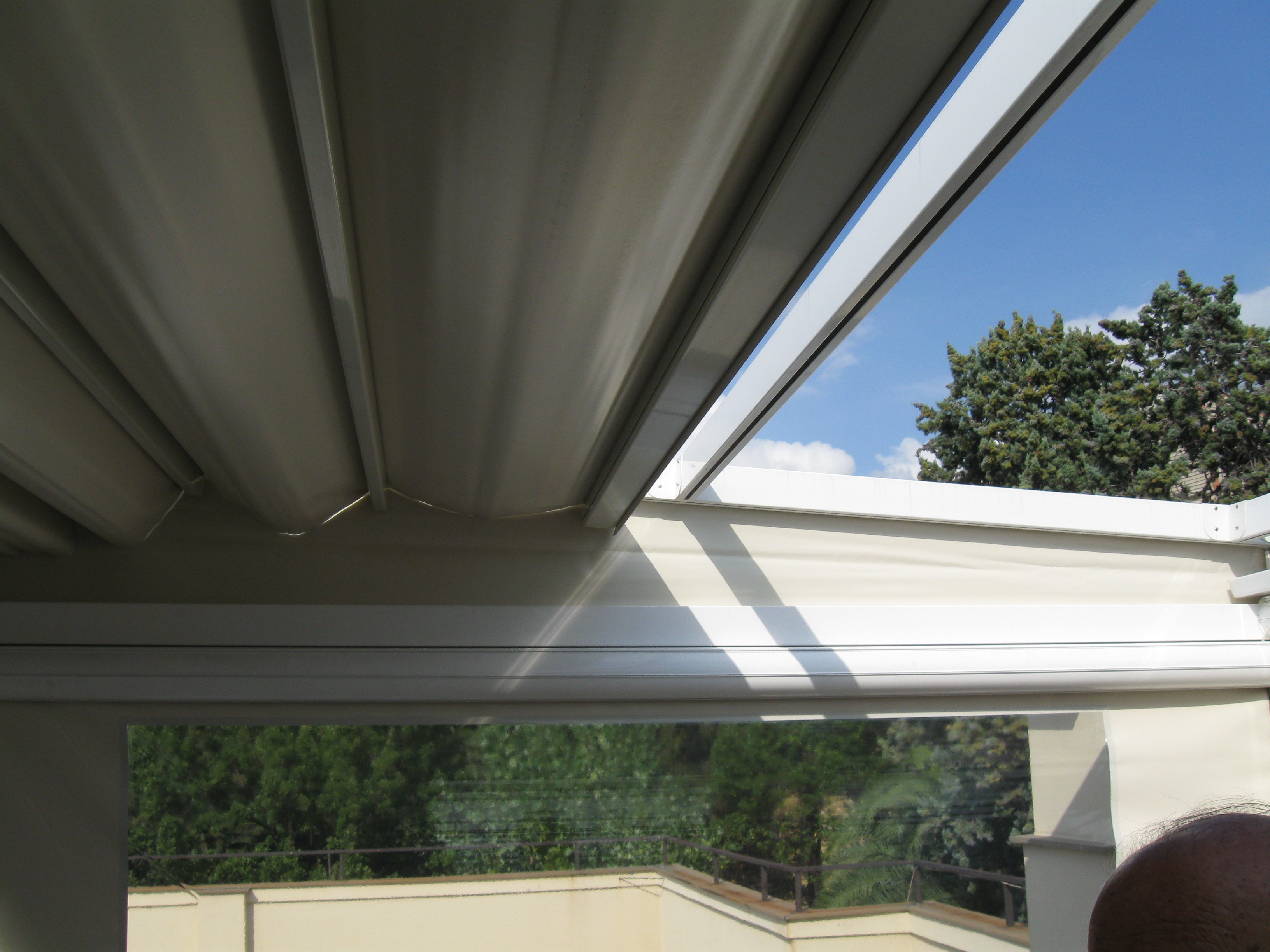 Pergola alluminio copertura retrattile.